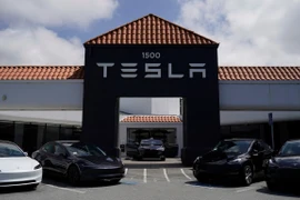 Đại lý của Tesla ở California, Mỹ. (Ảnh: THX/TTXVN)
