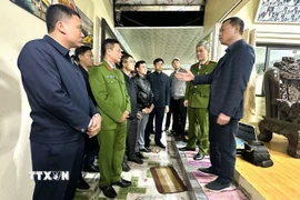 Thiếu tướng Tô Anh Dũng, Giám đốc Công an tỉnh Thanh Hóa trực tiếp chỉ đạo tại hiện trường. (Ảnh: TTXVN phát)