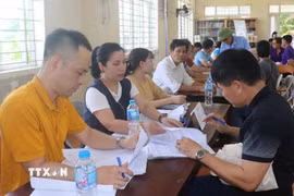 Xã Hồng Vân đã tổ chức chi trả tiền bồi thường, hỗ trợ giải phóng mặt bằng phục vụ Dự án Khu đô thị thể thao quốc tế Hà Nội cho các hộ dân thuộc 3 khu dân cư: Xóm 4 thôn Phương Quế, thôn Duyên Trường và thôn Xâm Dương 3. (Ảnh: Nguyễn Thắng/TTXVN)
