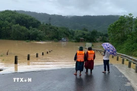 Một ngầm tràn ở khu vực miền núi bị ngập sâu do mưa lũ. (Nguồn: TTXVN)