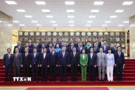 Tổng Bí thư Tô Lâm cùng Chủ tịch Quốc hội Hàn Quốc Woo Won Sik và các đại biểu chụp ảnh chung. (Ảnh: Thống Nhất/TTXVN)