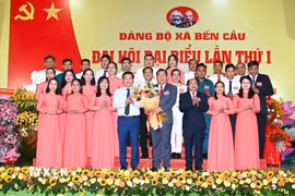 Ban Chấp hành Đảng bộ xã Bến Cầu nhiệm kỳ 2025-2030 ra mắt Đại hội. (Ảnh: Minh Phú/TTXVN)
