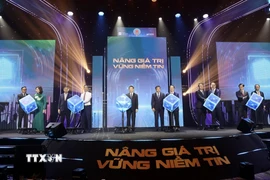 Nghi thức khai trương hệ thống công nghệ thông tin mới của thị trường chứng khoán Việt Nam. (Ảnh: Hứa Chung/TTXVN)