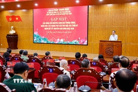 Chủ tịch Quốc hội Trần Thanh Mẫn dâng hương tưởng nhớ đồng chí Lê Phước Thọ. (Ảnh: Doãn Tấn/TTXVN)