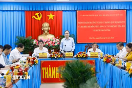 Chủ tịch Quốc hội Trần Thanh Mẫn làm việc với Ủy ban Bầu cử thành phố Cần Thơ. (Ảnh: Doãn Tấn/TTXVN)