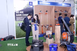 "Triển lãm xanh Thụy Điển" giới thiệu một số sản phẩm công nghệ cao, phát triển kinh tế xanh của các doanh nghiệp Thụy Điển tổ chức tại Thành phố Hồ Chí Minh ngày 21/10/2024. (Ảnh: Xuân Khu/TTXVN)