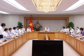 Phó Thủ tướng Thường trực Chính phủ Nguyễn Hòa Bình chủ trì cuộc họp. (Ảnh: Văn Điệp/TTXVN)