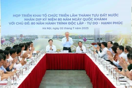 Phó Thủ tướng Thường trực Nguyễn Hòa Bình và Phó Thủ tướng Mai Văn Chính chủ trì cuộc họp. (Ảnh: Phạm Kiên/TTXVN)