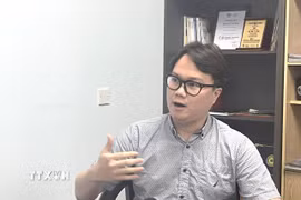 Ông Enzo Sim Hong Jun, nhà nghiên cứu lịch sử và quốc phòng Đông Nam Á trả lời phỏng vấn phóng viên TTXVN tại Malaysia. (Ảnh: Thành Trung/TTXVN)