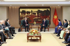 Thủ tướng Phạm Minh Chính tiếp Vụ trưởng Vụ Quản trị Đại dương quốc tế và Nghề cá Bền vững Fernando Andresen Guimaraes. (Ảnh: An Đăng/TTXVN)