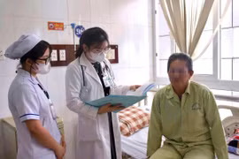 Bệnh nhân T.K.N hồi phục và được xuất viện sau 4 ngày điều trị tích cực. (Ảnh: TTXVN phát)