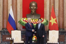 Chủ tịch nước Lương Cường tiếp Chủ tịch Duma Quốc gia Nga Vyacheslav Volodin. (Ảnh: Lâm Khánh/TTXVN)