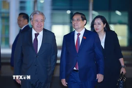 Thủ tướng Phạm Minh Chính và Tổng Thư ký Liên hợp quốc António Guterres cùng rời Hà Nội sang Kuala Lumpur, Malaysia tham dự Hội nghị Cấp cao ASEAN lần thứ 47 và các Hội nghị Cấp cao liên quan. (Ảnh: Dương Giang/TTXVN)
