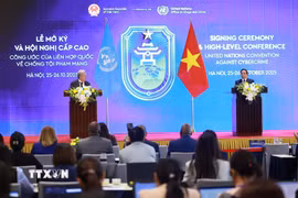 Thủ tướng Chính phủ Phạm Minh Chính cùng Tổng Thư ký Liên hợp quốc António Guterres gặp gỡ báo chí tại Lễ mở ký và Hội nghị cấp cao Công ước của Liên hợp quốc về chống tội phạm mạng. (Ảnh: Dương Giang/TTXVN)