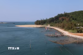 Đầm phá Tam Giang-Cầu Hai, hệ đầm phá nước lợ lớn nhất Đông Nam Á - nhìn từ cửa biển Tư Hiền, xã Vinh Lộc. (Ảnh: Hải Âu/TTXVN)