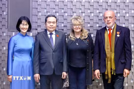 Chủ tịch Quốc hội Trần Thanh Mẫn gặp bà Sandra Scagliotti, Lãnh sự danh dự Việt Nam tại Torino. (Ảnh: Doãn Tấn/TTXVN)