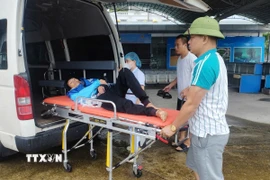 Bệnh nhân được Trung tâm y tế đặc khu Vân Đồn kịp thời cứu chữa. (Ảnh: TTXVN phát)