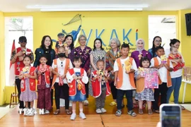 Phu nhân Tổng Bí thư Ngô Phương Ly tại Tổ chức Chăm sóc trẻ em ung thư Indonesia (YKAKI). (Ảnh: TTXVN phát)