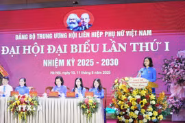 Bà Nguyễn Thị Tuyến, Ủy viên Trung ương Đảng, Phó Chủ tịch Ủy ban Trung ương Mặt trận Tổ quốc Việt Nam, Chủ tịch Hội Liên hiệp Phụ nữ Việt Nam phát biểu. (Ảnh: TTXVN phát)