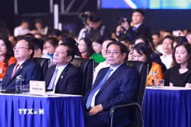 Thủ tướng Phạm Minh Chính dự Chương trình nghệ thuật chào mừng kỷ niệm 100 năm Ngày Báo chí cách mạng Việt Nam và trao Giải Báo chí Quốc gia lần thứ XIX năm 2024. (Ảnh: Dương Giang/TTXVN)