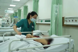 Một trong số bệnh nhân đang được theo dõi tại khoa Cấp cứu Bệnh viện Quân y 175. (Ảnh do bệnh viện cung cấp)