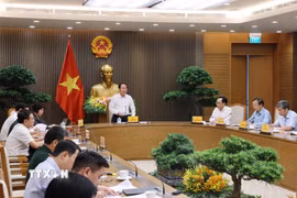 Phó Thủ tướng Lê Tiến Châu chủ trì họp với các bộ, ngành về tình hình triển khai xây dựng các trường phổ thông liên cấp tại các xã biên giới. (Ảnh: Lâm Khánh/TTXVN)