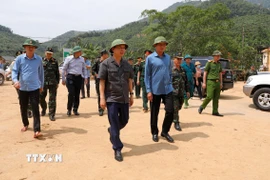 Phó Thủ tướng Trần Hồng Hà đến kiểm tra công tác khắc phục thiệt hại do cơn bão số 10 và công tác ứng phó với cơn bão số 11 tại xã Việt Hồng, tỉnh Lào Cai. (Ảnh: Tuấn Anh/TTXVN)