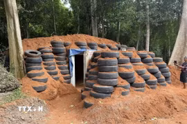 Hầm công sự do quân đội Thái Lan chuẩn bị tại khu vực Đền Ta Muen Thom ngày 23/7. (Ảnh: Phạm Hải/TTXVN)