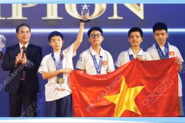 Kỳ thi Toán học Quốc tế lần thứ 25: Đoàn Việt Nam giành 18 huy chương