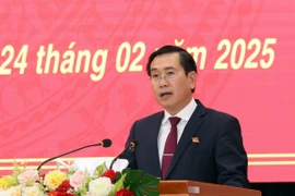 Ông Phạm Văn Hậu, Chủ tịch Hội đồng Nhân dân tỉnh Ninh Thuận, phát biểu tại kỳ họp. (Ảnh: Công Thử/TTXVN)