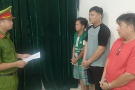 Các đối tượng tại cơ quan chức năng. (Ảnh do công an cung cấp)