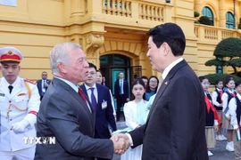 Chủ tịch nước Lương Cường đón Quốc vương Jordan Abdullah II Ibn Al Hussein. (Ảnh: Lâm Khánh/TTXVN)