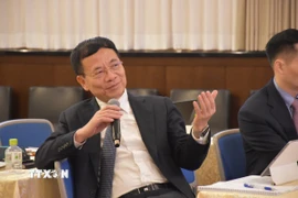 Bộ trưởng Khoa học và Công nghệ Nguyễn Mạnh Hùng trả lời câu hỏi của đại biểu tại tọa đàm. (Ảnh: Nguyễn Tuyến/TTXVN)