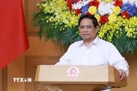 Thủ tướng Phạm Minh Chính chủ trì họp triển khai giải pháp khắc phục hậu quả bão số 10. (Ảnh: Dương Giang/TTXVN)