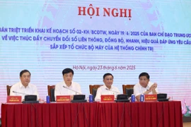 Các đồng chí điều hành hội nghị. (Ảnh: Phương Hoa/TTXVN)