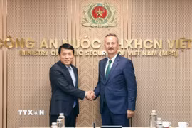 Đại tướng Lương Tam Quang, Bộ trưởng Bộ Công an tiếp Chủ tịch Cơ quan Công nghiệp quốc phòng Thổ Nhĩ Kỳ Haluk Gorgun. (Ảnh: Phạm Kiên/TTXVN)