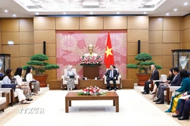 Chủ tịch Quốc hội Trần Thanh Mẫn tiếp Tổng Thư ký AIPA Siti Rozaimeriyanty Dato Haji Abdul Rahman. (Ảnh: Doãn Tấn/TTXVN)