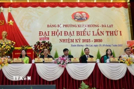 Đoàn chủ tịch điều hành Đại hội. (Ảnh: TTXVN phát)