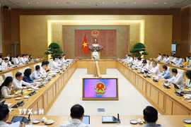 Thủ tướng Lê Minh Hưng làm việc với lãnh đạo Ngân hàng Nhà nước. (Ảnh: Dương Giang/TTXVN)