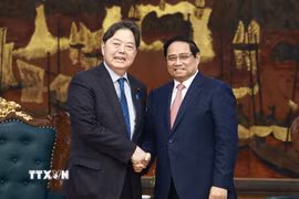 Thủ tướng Phạm Minh Chính và ông Hayashi Yoshimasa, Bộ trưởng Nội vụ và Truyền thông Nhật Bản. (Ảnh: Dương Giang/TTXVN)