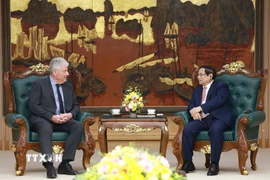 Thủ tướng Phạm Minh Chính tiếp ông Eduard Stiphout - Phó Chủ tịch Cấp cao, Tập đoàn ASML (Hà Lan). (Ảnh: Dương Giang/TTXVN)