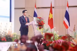 Tổng Lãnh sự Đinh Hoàng Linh phát biểu chào mừng quan khách dự lễ kỷ niệm. (Ảnh: Phạm Hải/TTXVN)