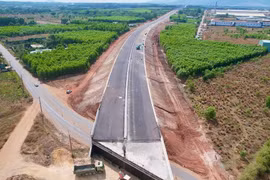 Dự án thành phần 3 cao tốc Biên Hòa-Vũng Tàu, đoạn qua tỉnh Bà Rịa-Vũng Tàu, là công trình trọng điểm dự kiến sẽ thông xe kỹ thuật vào đúng dịp lễ 30/4. (Ảnh: Hoàng Nhị/TTXVN)