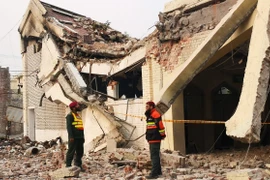 Ngôi nhà tại Muridke, Pakistan bị phá hủy sau khi trúng tên lửa của Ấn Độ. (Ảnh: THX/TTXVN)