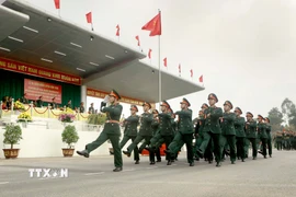 Cán bộ, chiến sỹ Sư đoàn 304 duyệt đội ngũ tại Lễ ra quân huấn luyện năm 2026. (Ảnh: Hoàng Hùng/TTXVN)