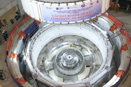 Hạ đặt thành công rotor tổ máy số 1. (Nguồn: EVN)