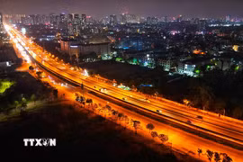 Tuyến đường Vành đai 3 đoạn Nguyễn Xiển. (Ảnh: Tuấn Anh/TTXVN)