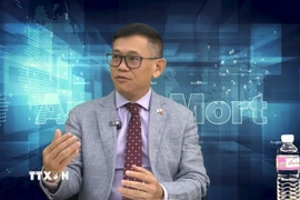 Đại sứ Việt Nam tại Algeria Trần Quốc Khánh trả lời về Công ước Hà Nội trên kênh truyền hình Essalam TV. (Ảnh: Nguyễn An/TTXVN)