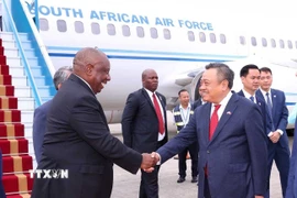 Tổng thống nước Cộng hòa Nam Phi Matamela Cyril Ramaphosa đến Hà Nội, bắt đầu thăm cấp Nhà nước đến Việt Nam. (Ảnh: Văn Điệp/TTXVN)