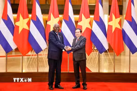 Chủ tịch Quốc hội Trần Thanh Mẫn đón Chủ tịch Quốc hội Cuba Esteban Lazo Hernández. (Ảnh: Doãn Tấn/TTXVN)
